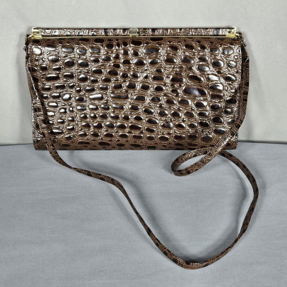 Vintage Gold Medal Pointer Brown Textured Shoulder Bag Clasp Lock Purse